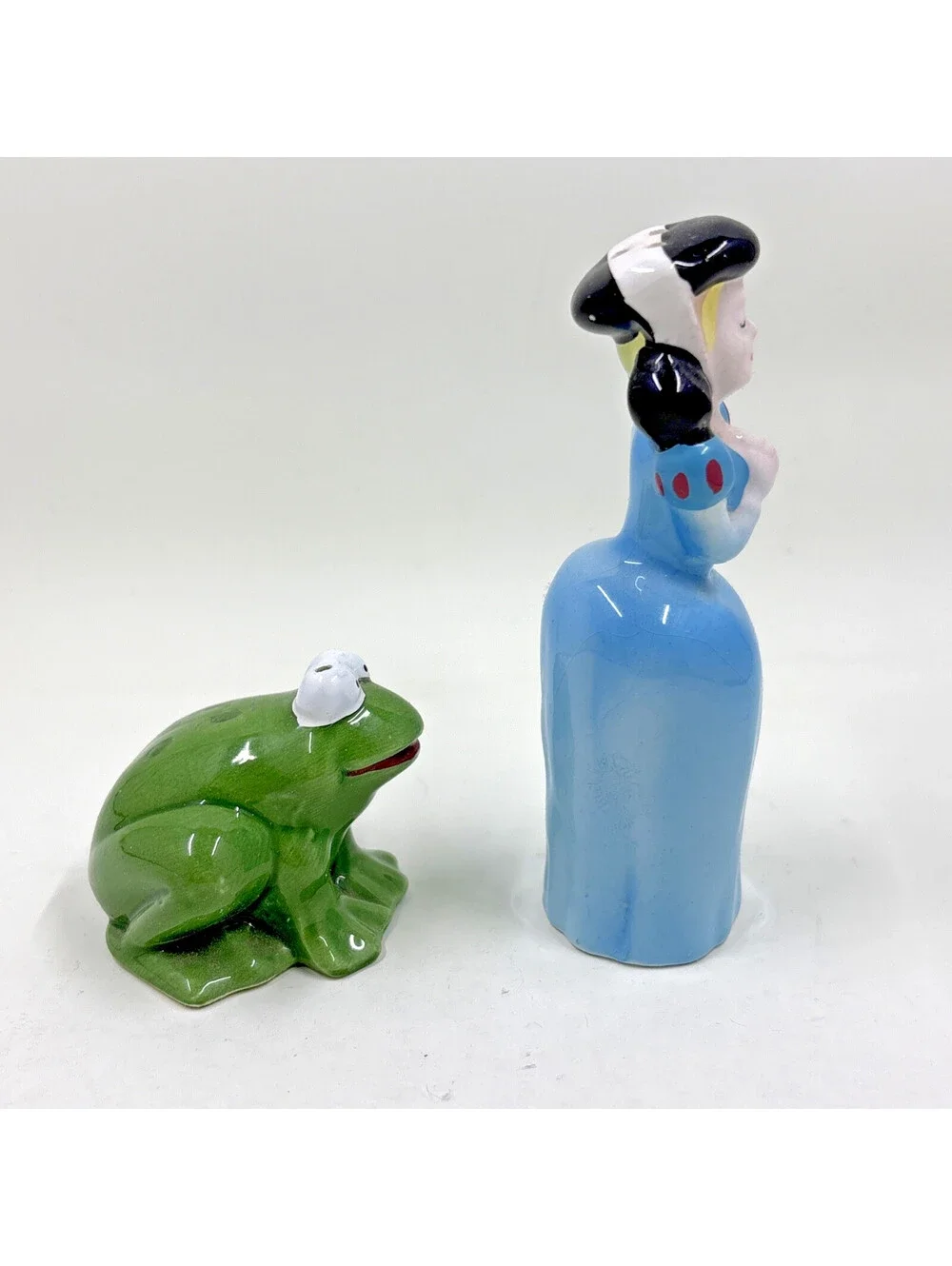 RARE Princess Frog Ceramic Salt & Pepper Shakers Set Novelty Fairy Tales